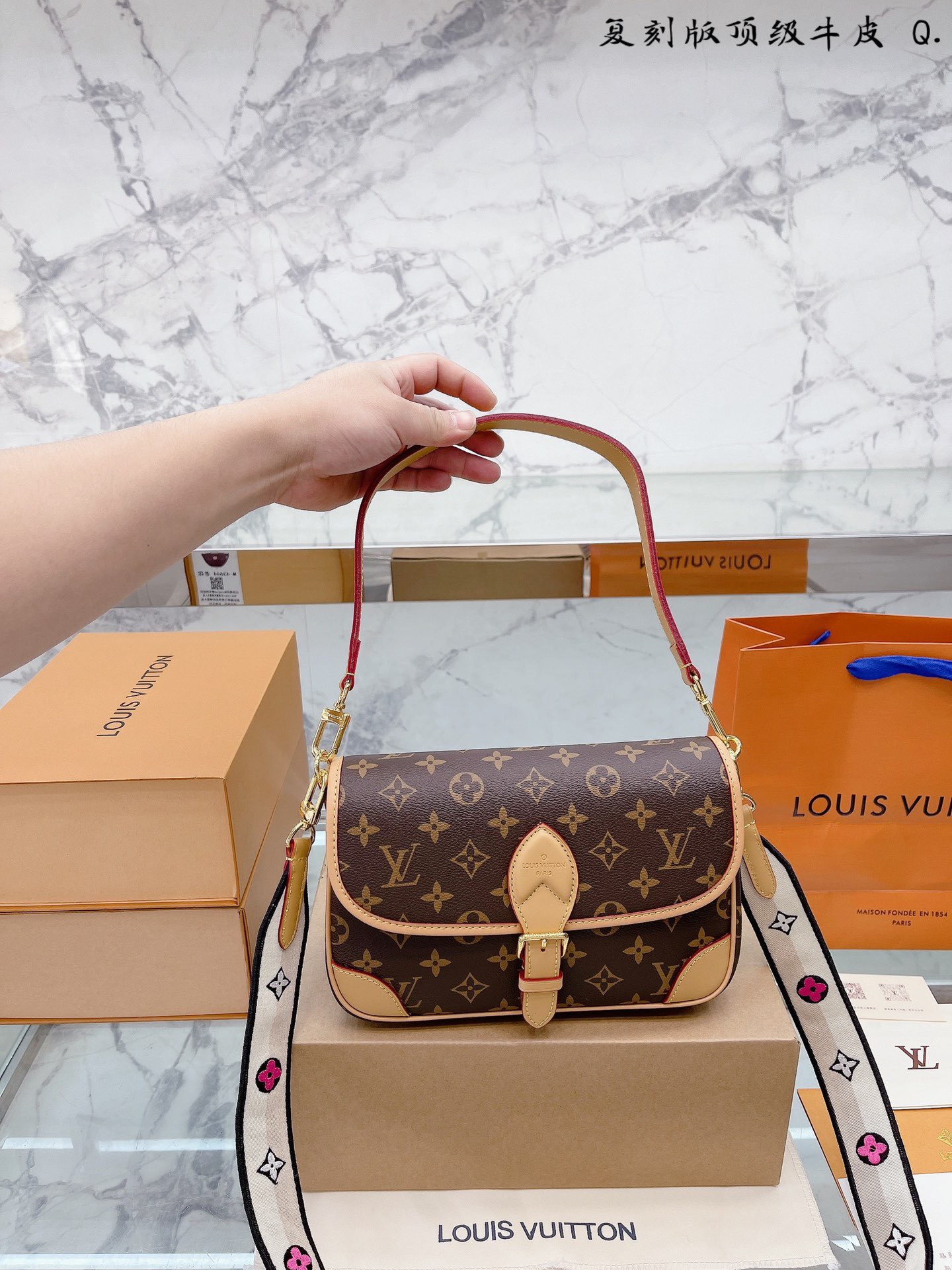 Mẫu túi xách LV mới nhất Giá bán các mẫu túi xách Nam Nữ Louis Vuitton Năm  Nay Bộ Sưu Tập Hot Nhất - YouTube