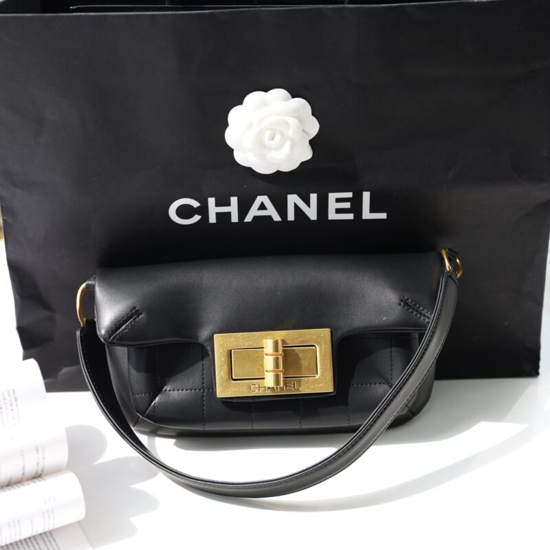 Túi Xách Chanel Hobo 2022 Size 24 Màu Đen  Vy Luxury
