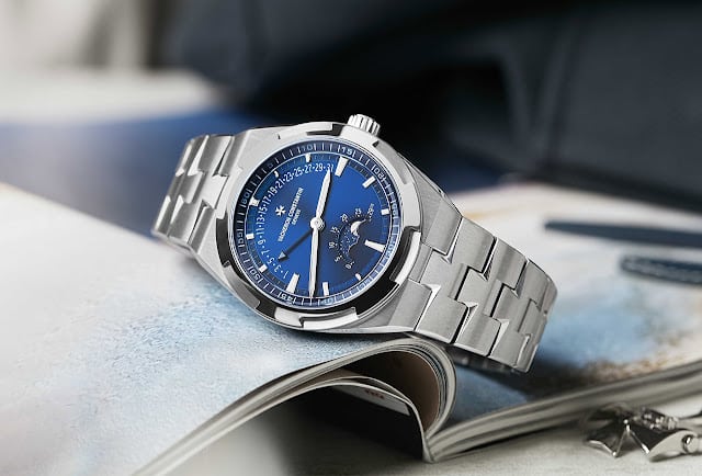 Giới thiệu đồng hồ Vacheron Constantin Oversea Moonphase Retrograde Date mới