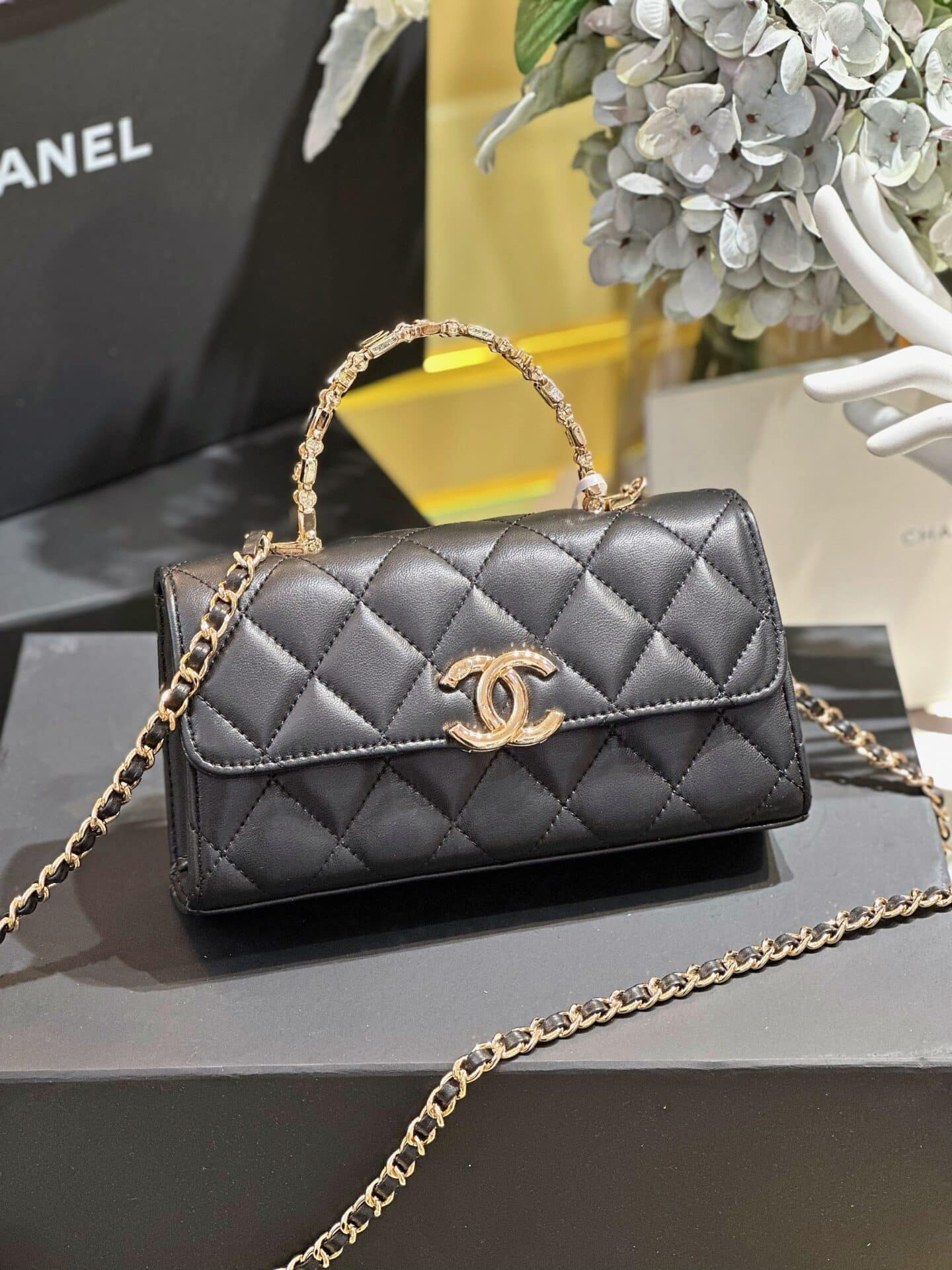 Size túi xách Chanel Classic Flap  Và cách chọn túi Chanel hợp với dáng  người  Vy Luxury
