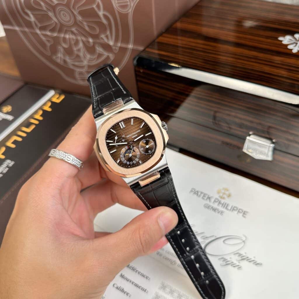 ĐỒNG HỒ NAM PATEK PHILIPPE NAUTILUS 5712R MẶT SỐ NÂU REP 1:1 GR FACTORY