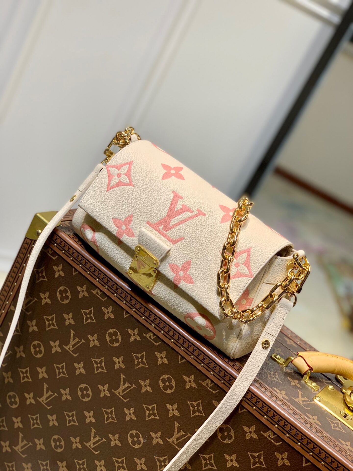 Túi xách LV Louis Vuitton Onthego màu nâu xám  Mana Store  Túi xách  trang sức nước hoa mỹ phẩm thực phẩm chức năng