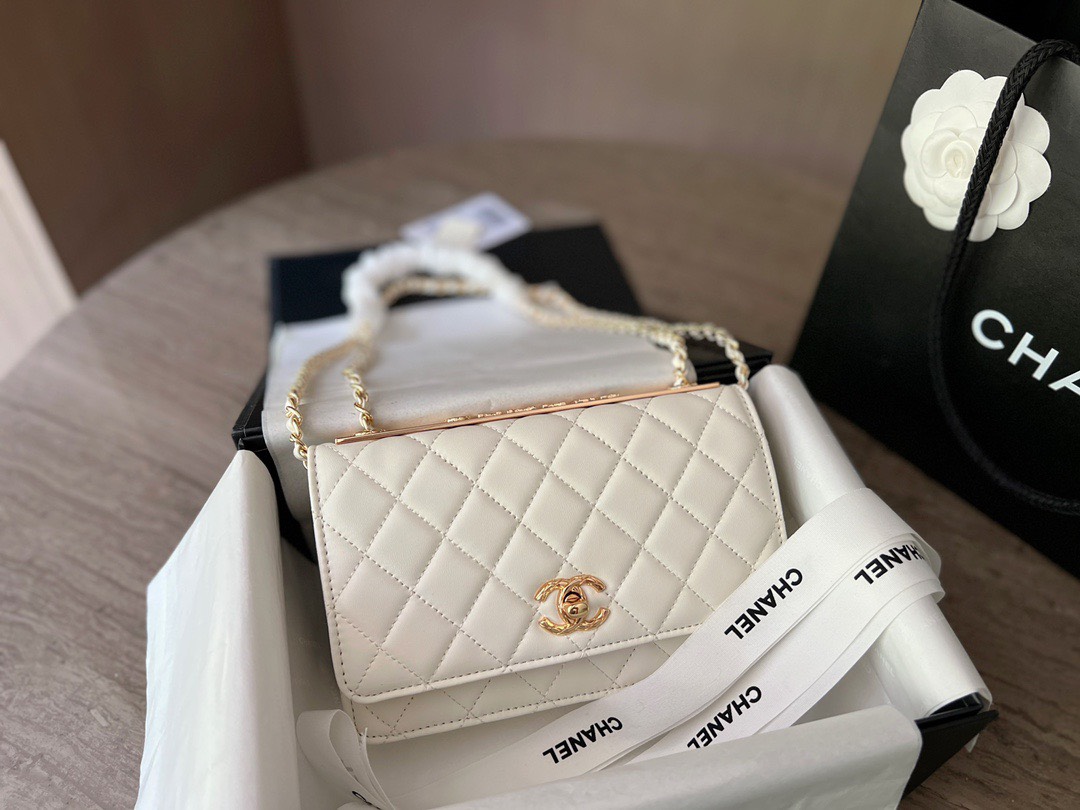 Legitcheck Cách phân biệt Chanel WOC Bag real và fake  AuthenticShoes