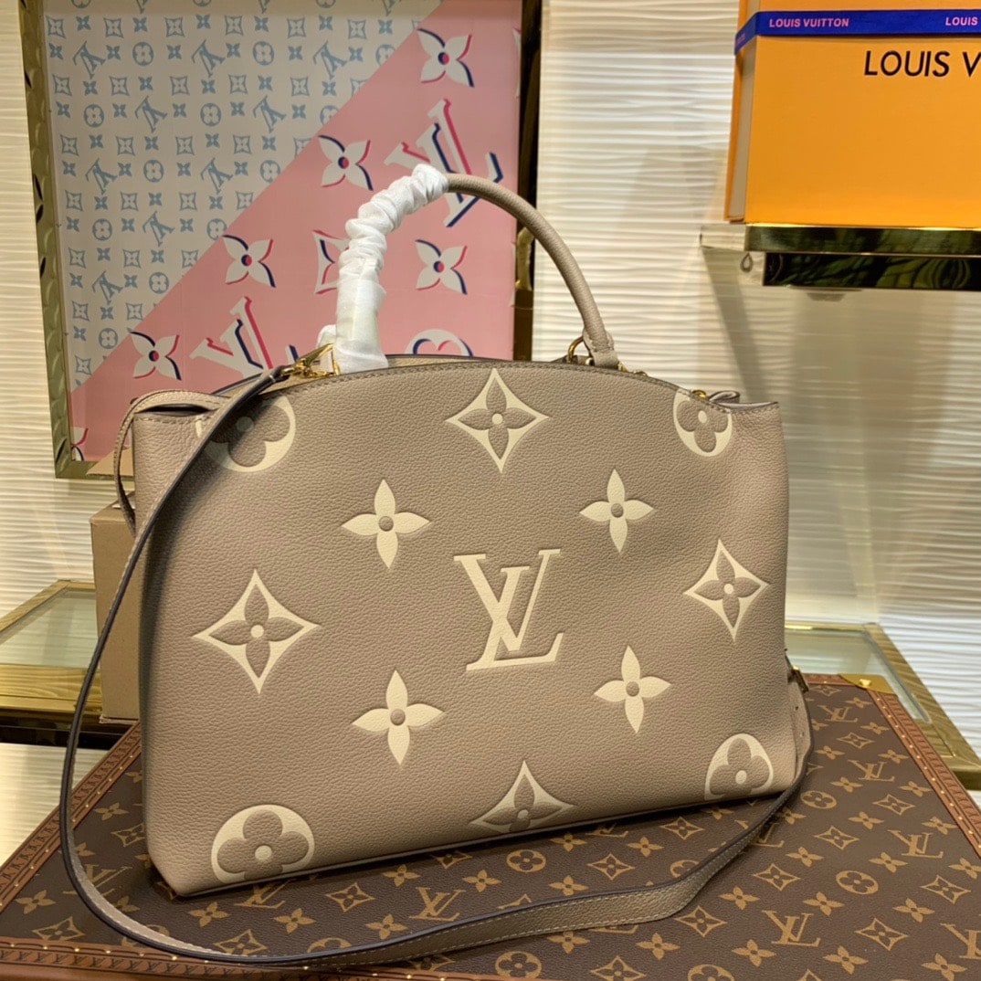 Louis Vuitton Petit Palais Monogram